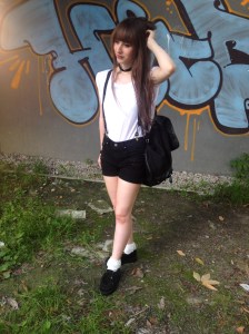 1 Teil 5 Styles Outfit Hotpants Hosenträger edgy creepers Basic shirt