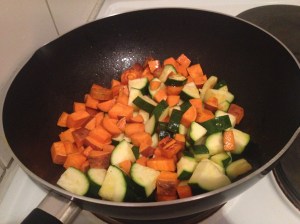 Gemüse anbraten Curry Pfanne vegan