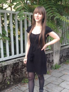 strickkleid_pompom-power