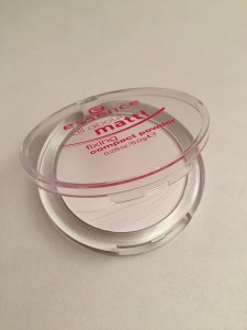essence_all-about-matt_fixing-compact-powder