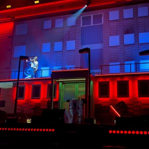 Apache 207 performt auf seinem Block.